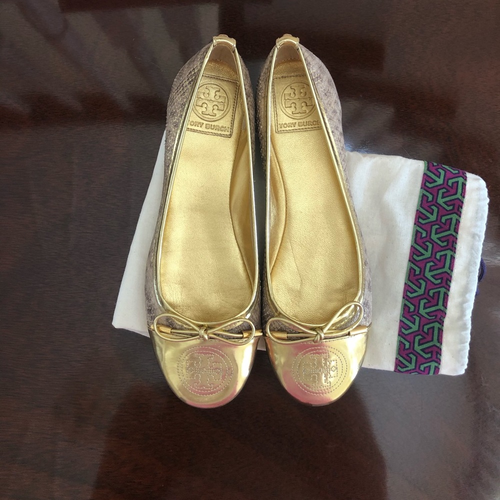 **NEVER BEEN WORN** Gold and tan Tory Burch flats
